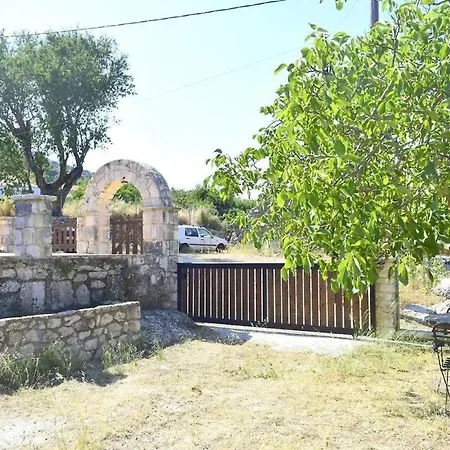 Araklis, Ithaca Vila *